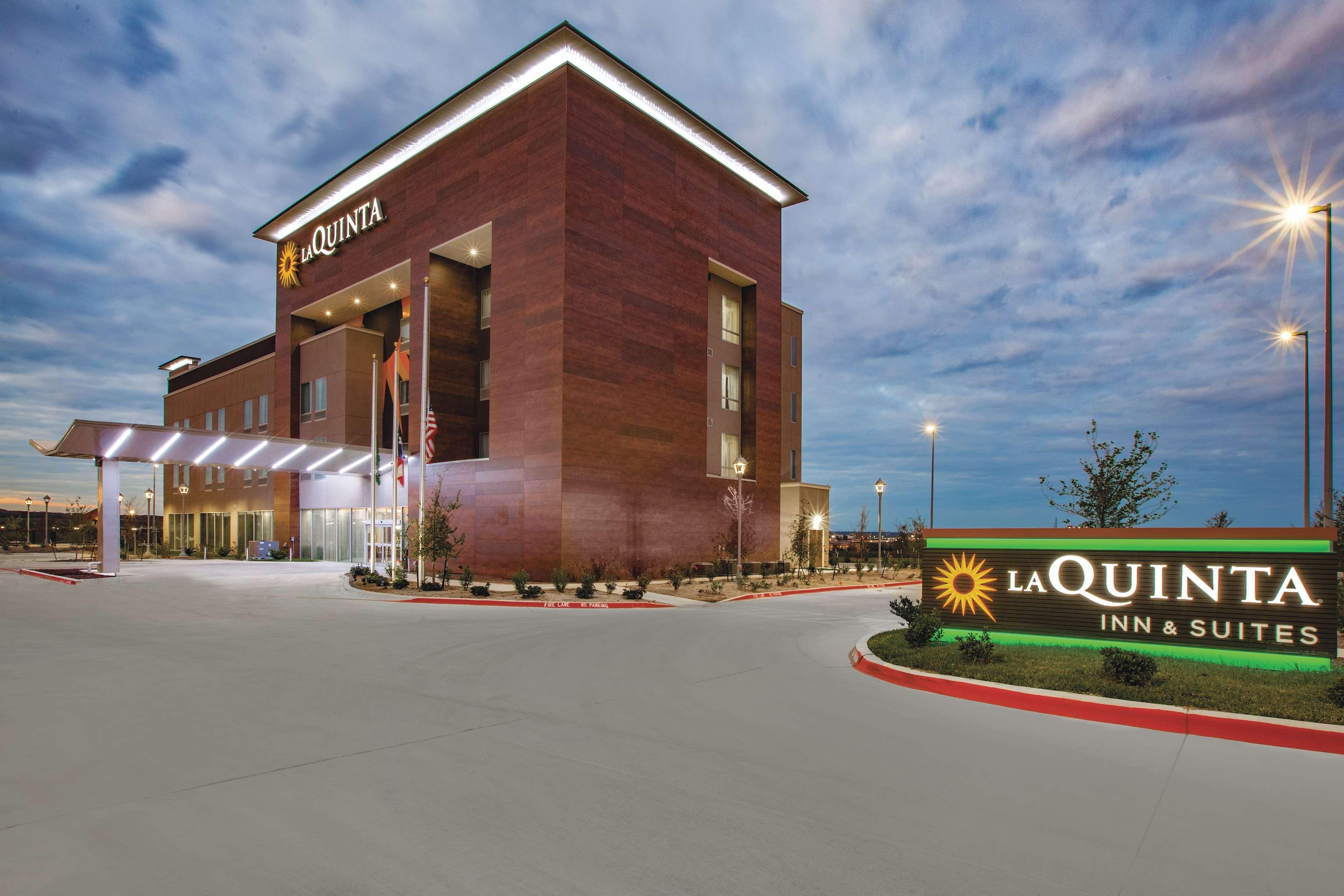 La Quinta By Wyndham Outlet Mall Hotel
