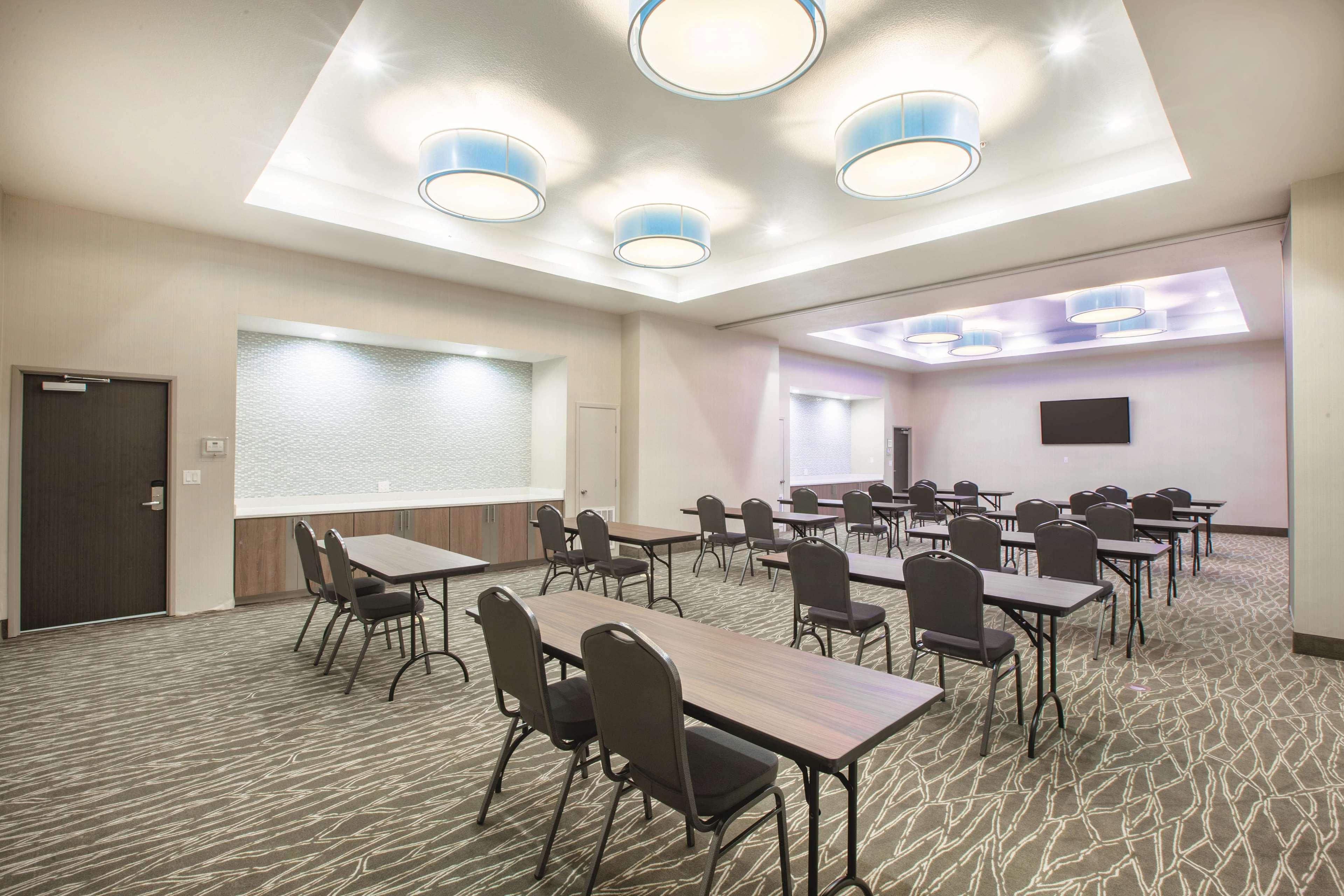 Hotel La Quinta By Wyndham Outlet Mall 3*